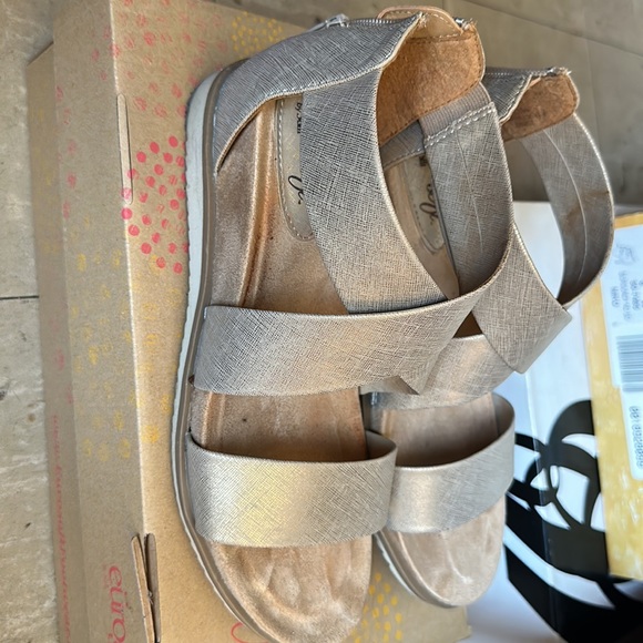 Söfft sandals in nude/gold/silver in size 8 - Picture 2 of 7